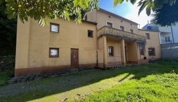 Casa en barrio de A Pena (Meira)